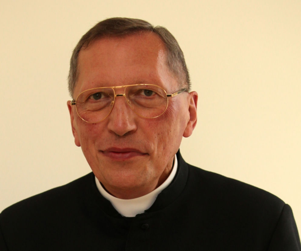 Ks. Kneblewski o maseczkach: Robi z gęby odbytnicę. Obrzydliwe! Jak mu nie wstyd?!