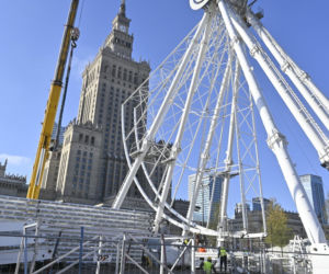 Dziwny obiekt w centrum Warszawy. Co tu powstaje? Stolica już stroi się na Boże Narodzenie!