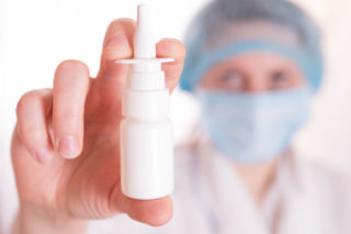 Spray, który chroni przed COVID-19? Nowe odkrycie naukowców z Wielkiej Brytanii