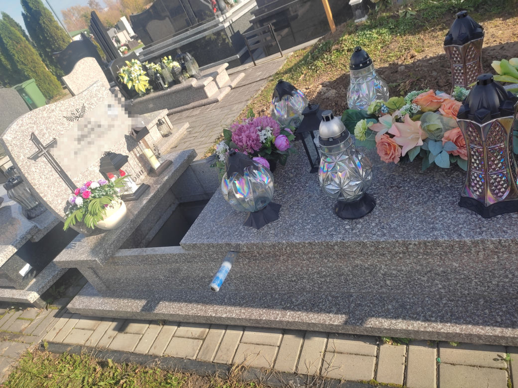 Katarzyna z malutkimi córeczkami zostaną pochowane w rodzinnym grobowcu. Wzruszające słowa księdza