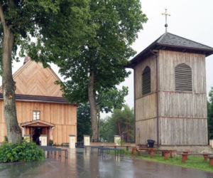 Pani Ewelina wierzy w cudowne uzdrowienie w niewielkim kościółku