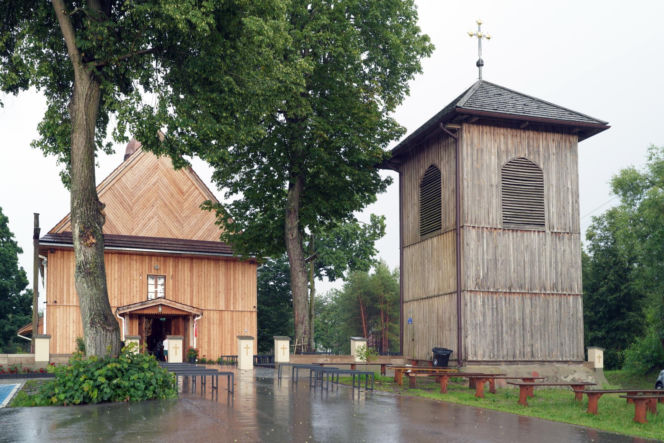 Pani Ewelina wierzy w cudowne uzdrowienie w niewielkim kościółku