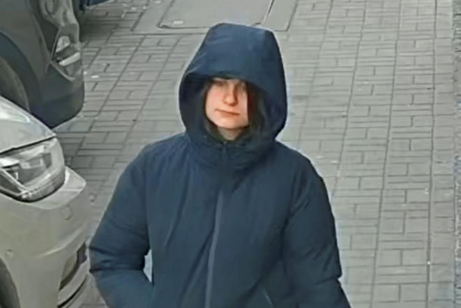 To ona zmasakrowała 77-letnią staruszkę? Kamera nagrała młodą kobietę. Poszukuje jej policja we Wrocławiu