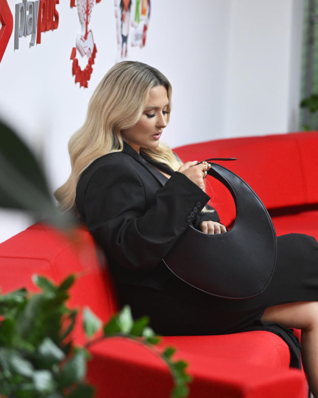 Gosia Andrzejewicz poprowadzi program z kurką Pierzynką. Tak się zwróciła do hejterów