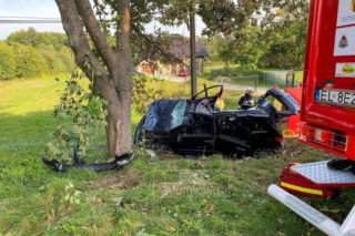 TRAGEDIA. Nie żyje młoda kobieta. Potworny wypadek pod Łodzią [ZDJĘCIA]