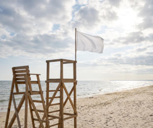 Sinice Mielno. Czy w Mielnie można się kąpać 24.08? Flaga, warunki pogodowe