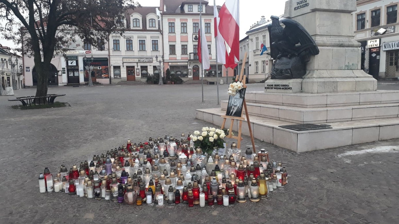 Serce dla Pawła Adamowicza w Rzeszowie