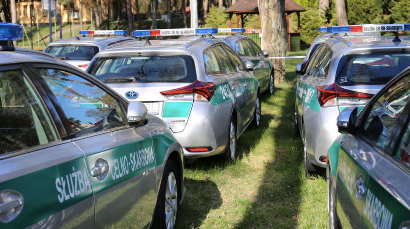 Krajowa Administracja Skarbowa ma nowe hybrydowe i elektryczne radiowozy