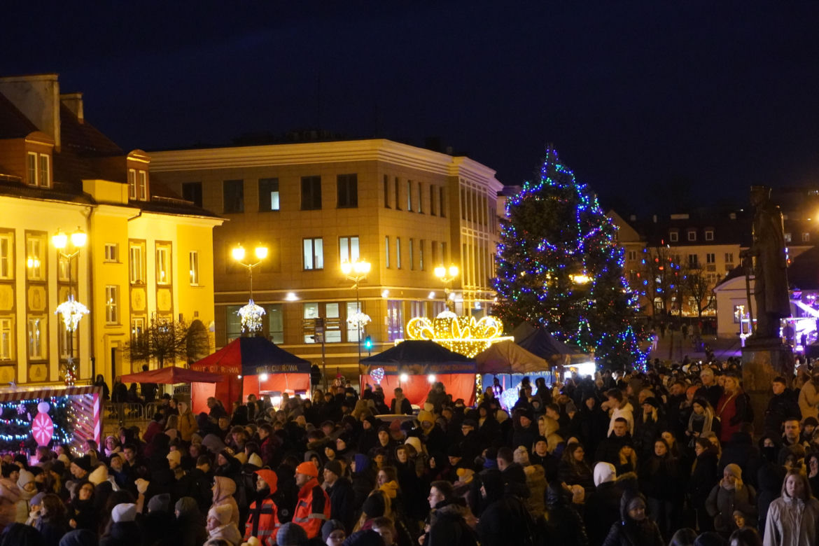 Ciężarówka Coca-cola w Białymstoku! Świąteczna atrakcja przyciągnęła tłumy mieszkańców na Rynek Kościuszki