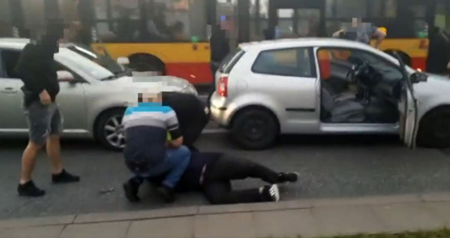 Policjanci grupy działającej w ramach wydziału dw. z przestępczością samochodową  zatrzymali dwóch obywateli Gruzji do kradzieży auta