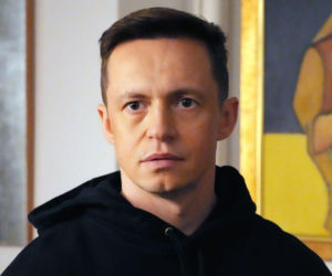 Modrzycki szantażuje Kornela. Dowód korupcji zmienia układ sił w redakcji