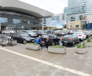 Kolejarze wyrzucili taksówkarzy 