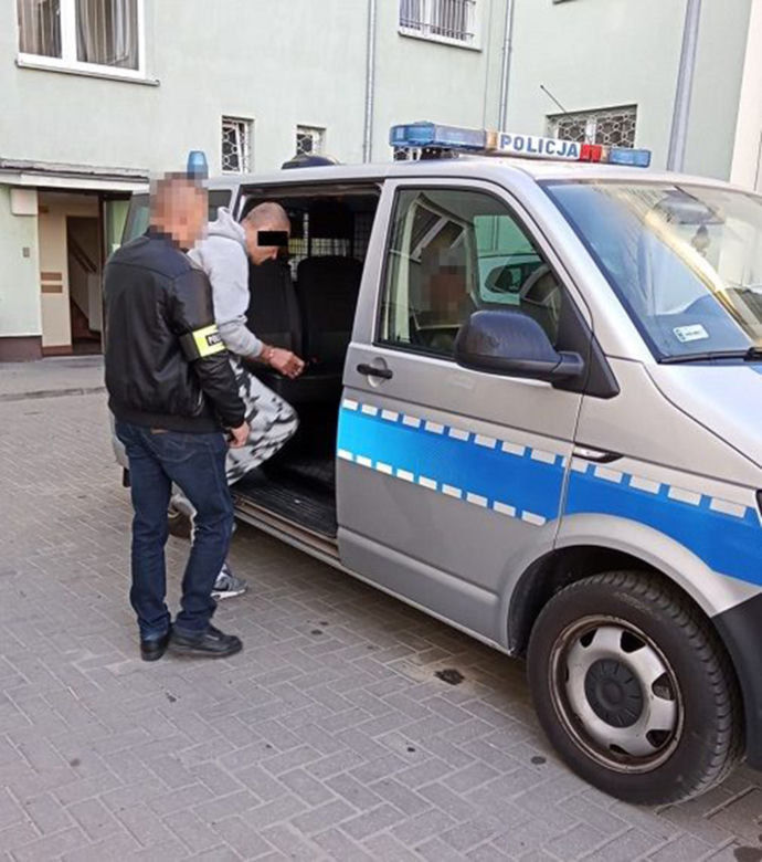 Gang okrutnych złomiarzy napadł na staruszkę
