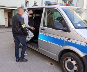 Gang okrutnych złomiarzy napadł na staruszkę