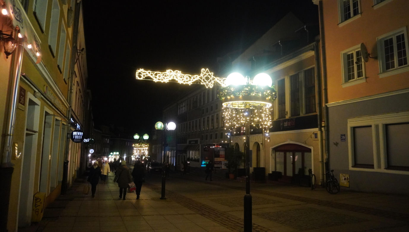 Olsztyn rozświetliły świąteczne iluminacje. Stare Miasto i centrum zachwycają!