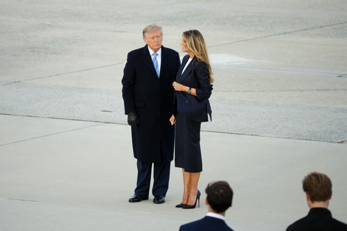 Przywódca Chin przyleciał do USA. Też przeszedł po czerwonym dywanie