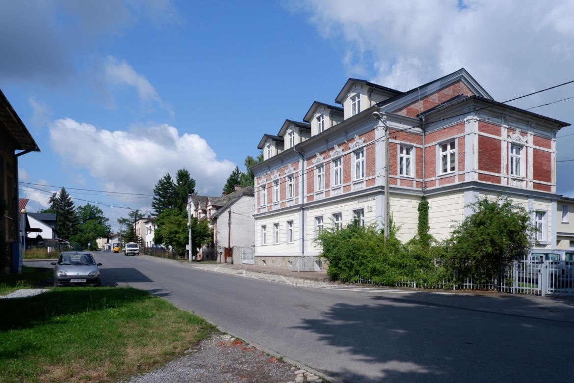 To miasto powstało z połączenia dwóch wsi. Jest jednym z najpiękniejszych na Śląsku