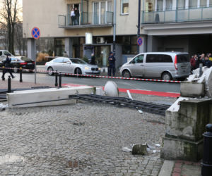 Ciężarówka zniszczyła zabytkową bramę wjazdową na teren Kancelarii Prezydenta