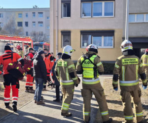 Pożar w bloku w Kościanie. Lokatorzy czekali na pomoc na balkonach