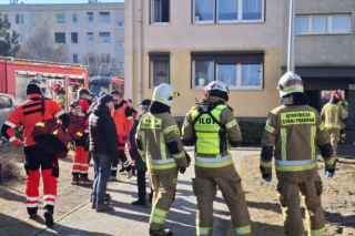 Pożar w bloku w Kościanie. Lokatorzy czekali na pomoc na balkonach