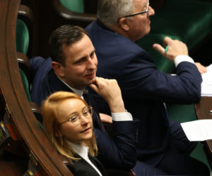 Lider PSL, Władysław Kosiniak-Kamysz i ludowcy z zainteresowaniem przysłuchuje się debacie