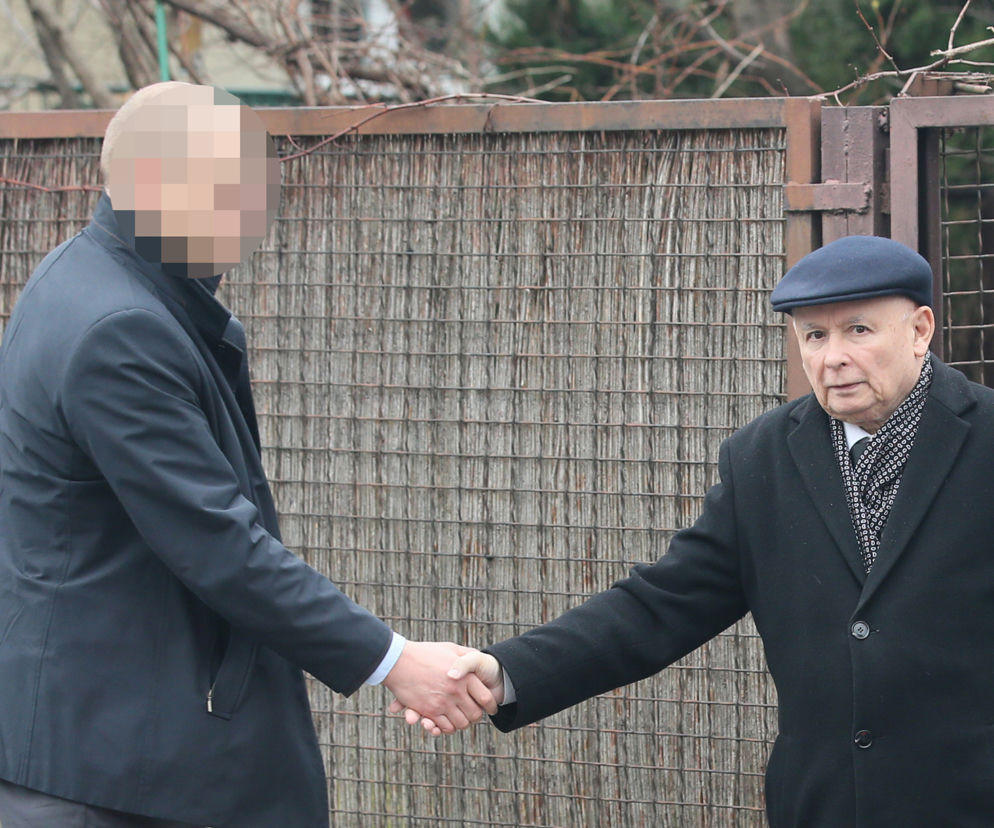 Jarosław Kaczyński jak co niedziela pojechał na mszę do kościoła św. Benona