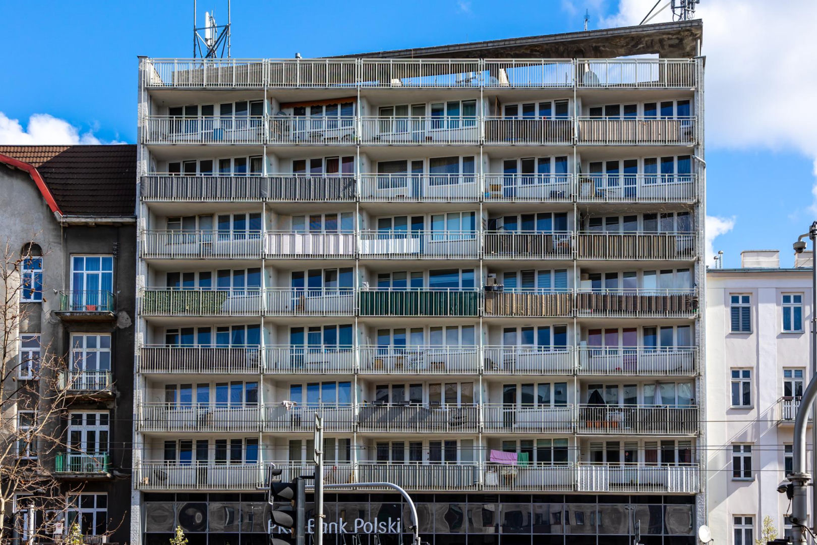 Blok przy Targowej 42 w Warszawie