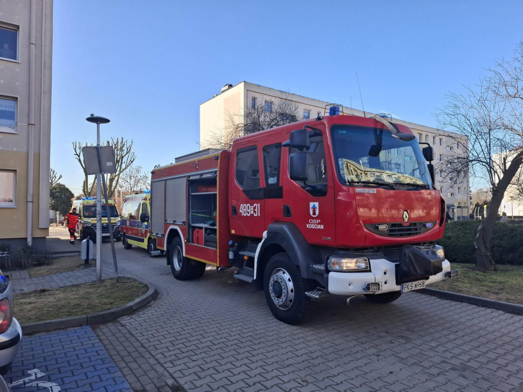 Pożar w bloku w Kościanie. Lokatorzy czekali na pomoc na balkonach