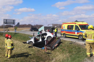 Rozbite auta i ranni na drodze. Wypadek w gminie Szczurowa [ZDJĘCIA]
