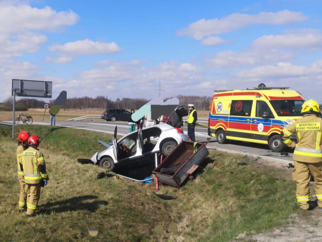 Rozbite auta i ranni na drodze. Wypadek w gminie Szczurowa [ZDJĘCIA]