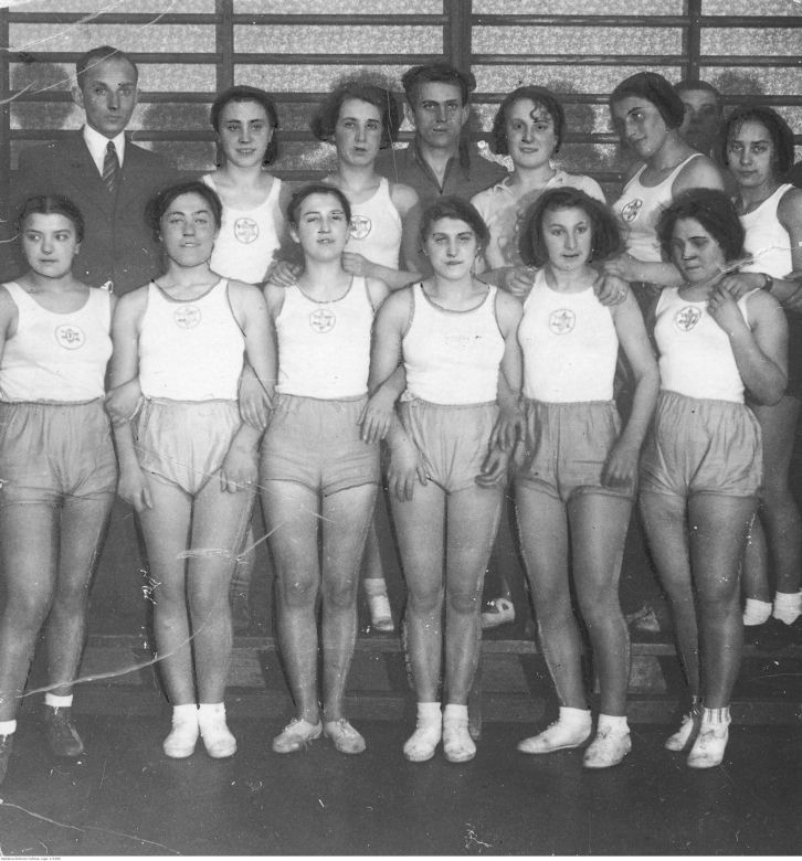 Żeńska sekcja lekkoatletyczna Żydowskiego Klubu Sportowego Makkabi Białystok, 1931 r.