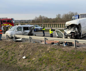 Wypadek na S17. Dwie osoby w szpitalu, jedna zginęła