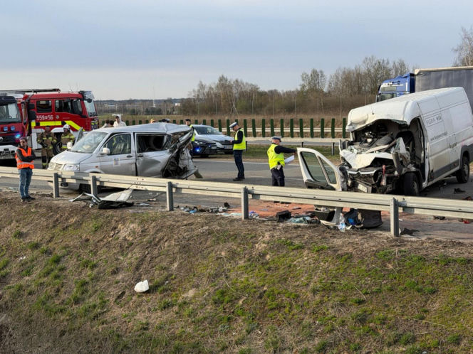 Wypadek na S17. Dwie osoby w szpitalu, jedna zginęła