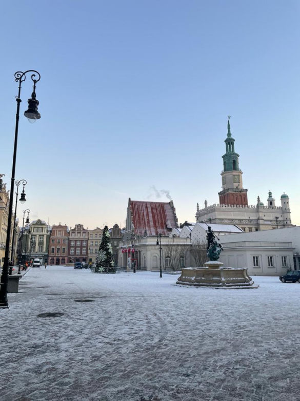 Centrum Poznania w śniegu