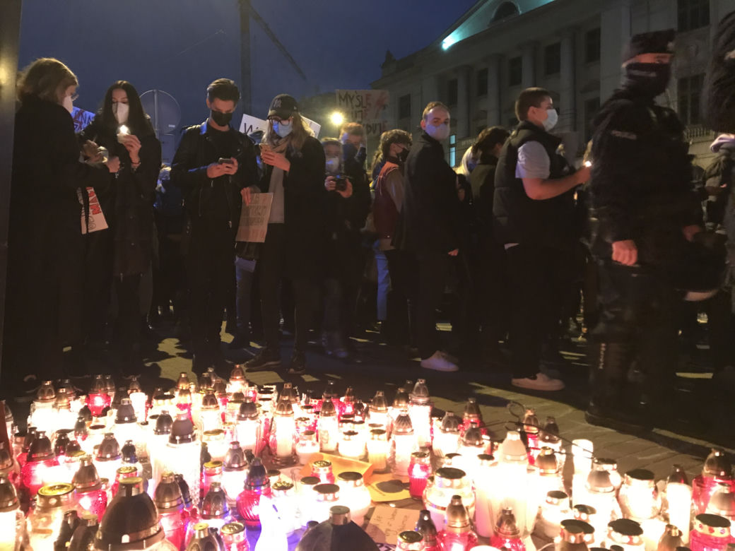 Protest kobiet w Katowicach. Tłumy strajkują przeciwko zakazowi aborcji