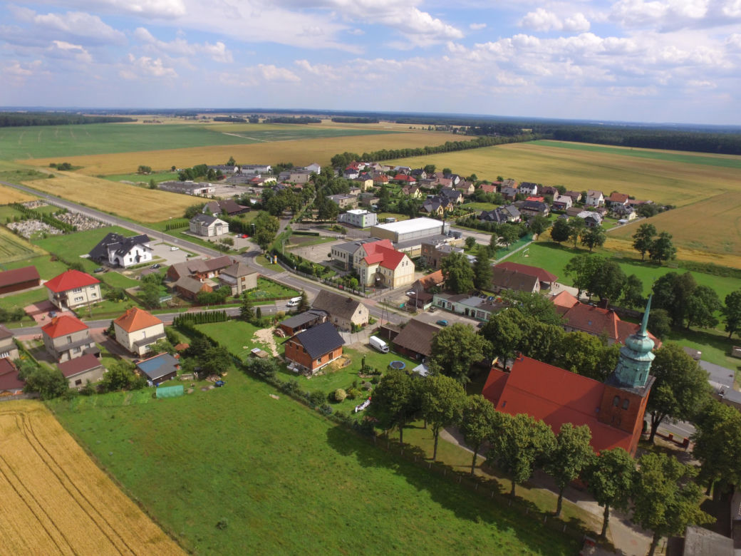 To jedno z najpiękniejszych miast w województwie małopolskim. Kiedyś było wsią, która należała do biskupów krakowskich