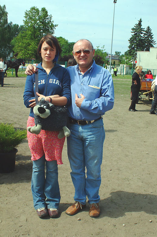Tak Mateusz i Matylda Damięccy wspominali swojego tatę w Dzień Ojca. Każde po swojemu