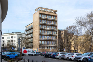 Pilot, adwokaci, aktorki, dyrektorzy. Wszyscy pod jednym dachem w luksusowym drapaczu chmur 