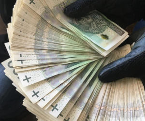 CBŚP zamyka SEKSBIZNES! Zatrzymano sutenerów i ich pięć pomocnic [ZDJĘCIA] 