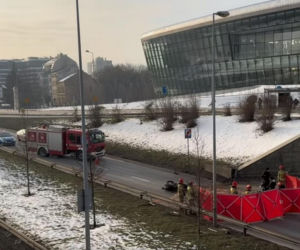 Kraków. Śmiertelny wypadek motocyklisty. 25-latek jechał bez kasku? [ZDJĘCIA].