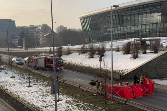 Kraków. Śmiertelny wypadek motocyklisty. 25-latek jechał bez kasku? [ZDJĘCIA].