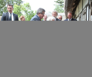 jadwiga komorowska i bronislaw komorowski w skansenie we wsi kluki - wakacje prezydenta (3)