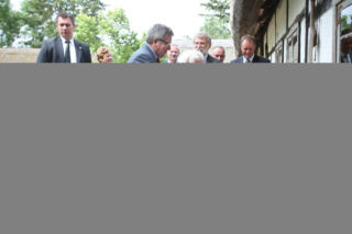 jadwiga komorowska i bronislaw komorowski w skansenie we wsi kluki - wakacje prezydenta (3)