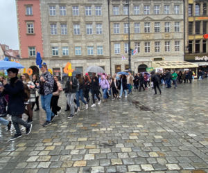 Zrobili to! Maturzyści zatańczyli poloneza na wrocławskim Rynku [WIDEO, ZDJĘCIA]