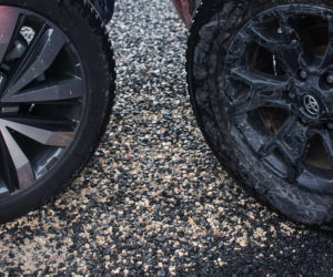 Toyota Hilux 2.4 D-4D 150 KM 4x4 AT6 Selection 50 vs. Volkswagen Amarok V6 3.0 TDI 258 KM 4Motion DSG8 Aventura