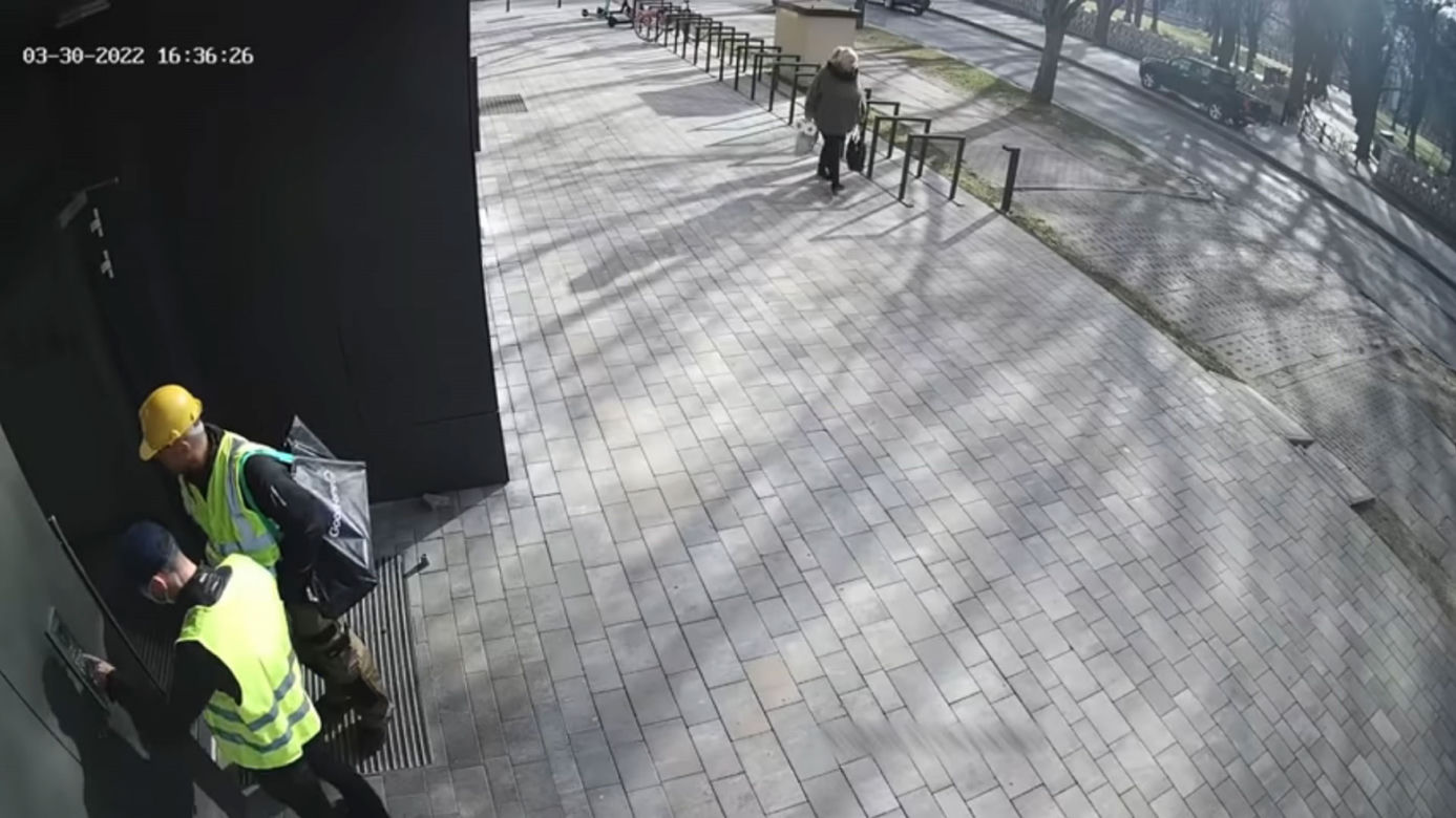 Parszywi złodzieje okradli Ukrainki na 65 tysięcy złotych! Czy to oni? Szuka ich policja!