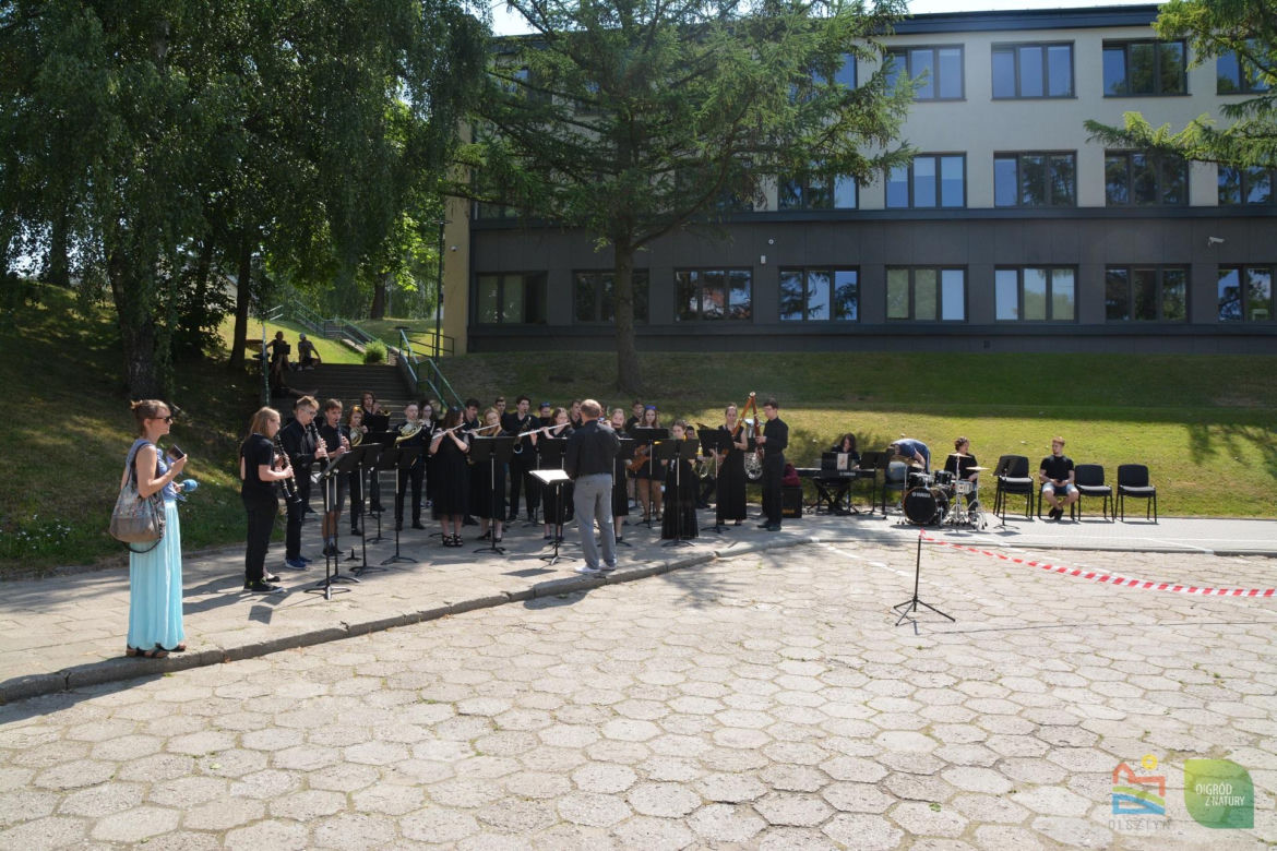 Olsztyn. Niezwykłe przejście dla pieszych. Zamiast zebry jest... klawiatura fortepianu! [ZDJĘCIA]