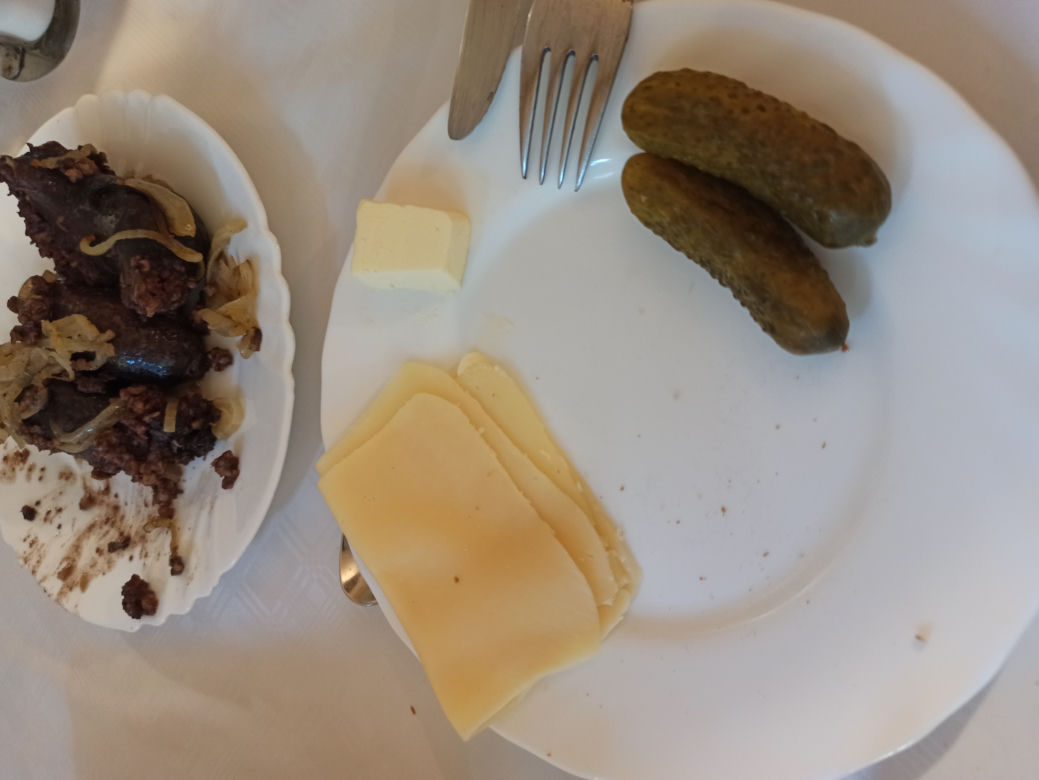 Posiłki w sanatorium. Tym nas karmią na śniadanie, obiad i kolację