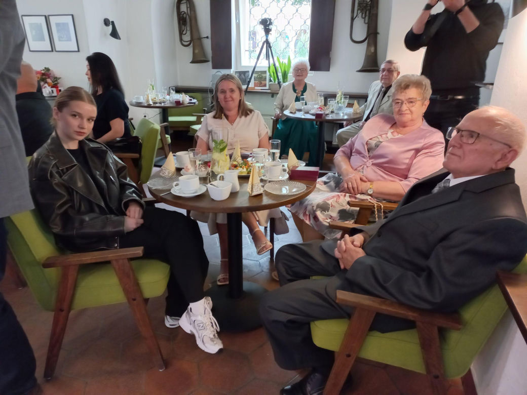 "Łóżko wszystko goi". Cenne rady od par świętujących 50-lecie małżeństwa w Lesznie
