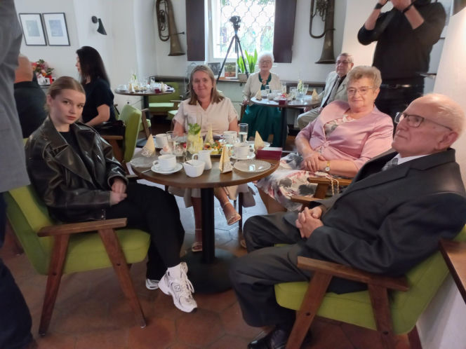 "Łóżko wszystko goi". Cenne rady od par świętujących 50-lecie małżeństwa w Lesznie